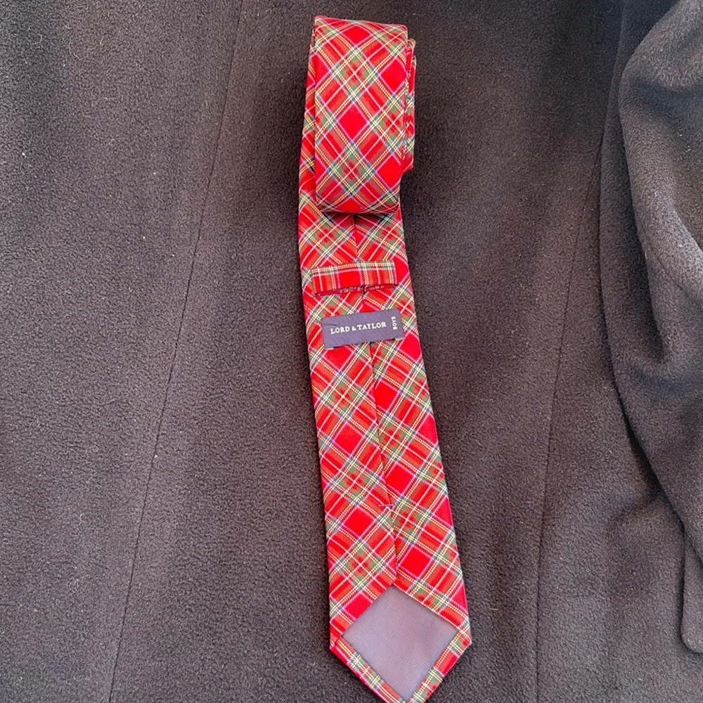 Lord & Taylor Red Plaid boys Tie Christmas family photos 100% silk